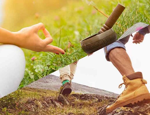 Una persona che medita e due persone che camminano durante un trekking.